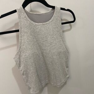 Vuori Pose Plyo Tank Medium - Like New Heather Gray